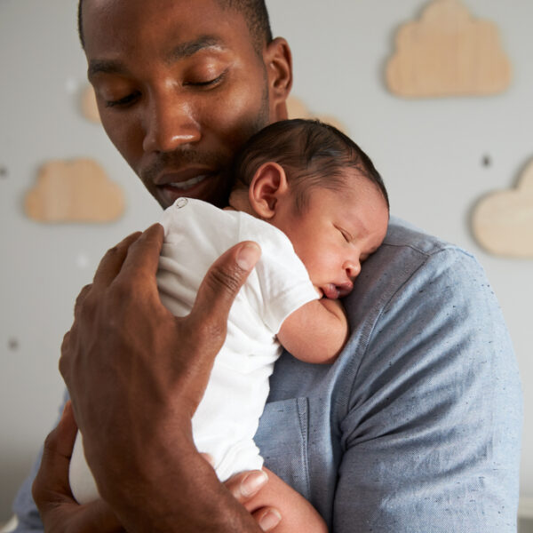 dad holding baby_627696287