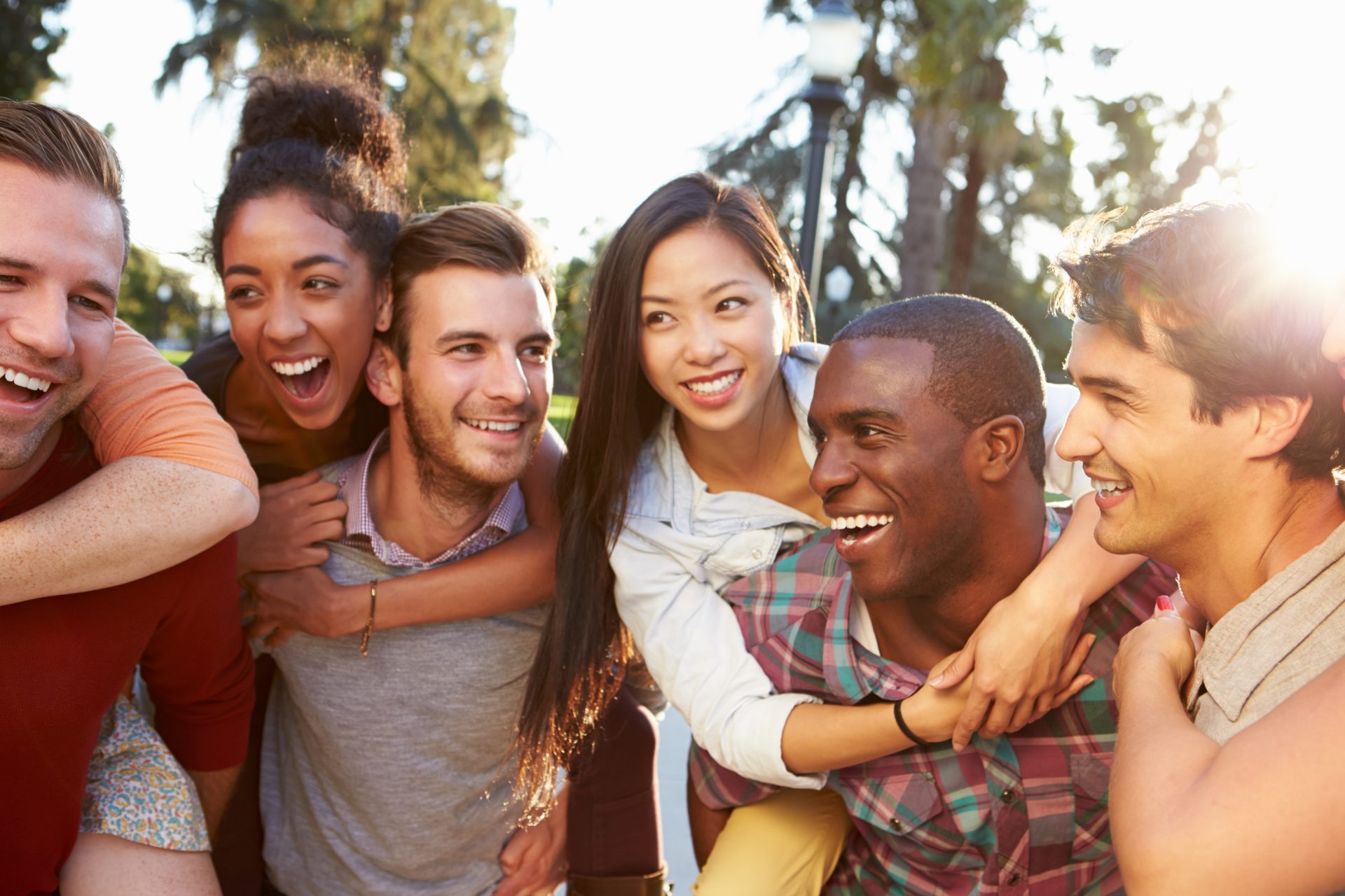 Group,Of,Friends,Having,Fun,Together,Outdoors