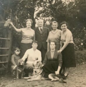 Image of Beth with her eldest sister and father.