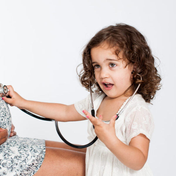 Little-girl-listening-to-pregnant-mom-belly-Jan2019-1